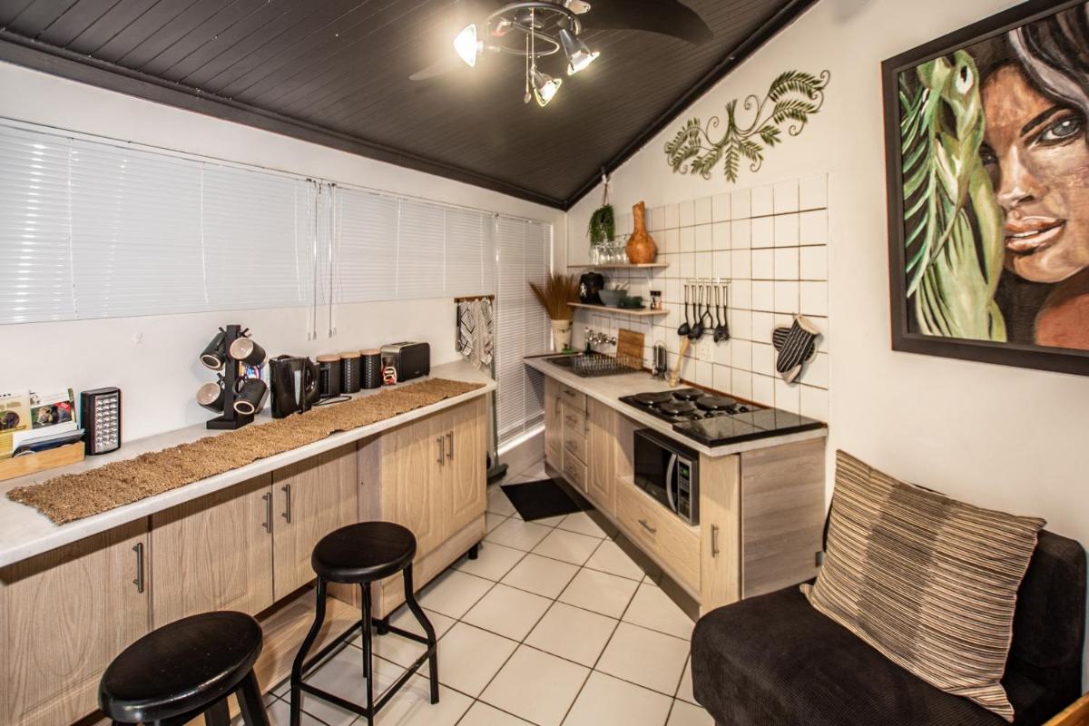 Suitetrails - Hello Sunshine Self Catering Studio Apartments