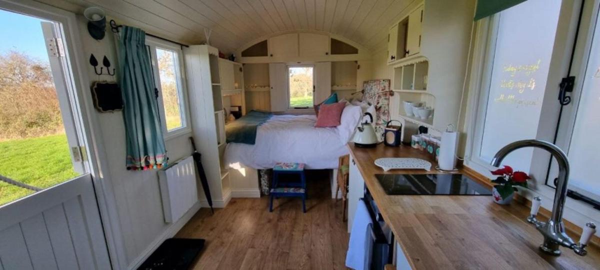 The Lookout Shepherd's Hut - Housity