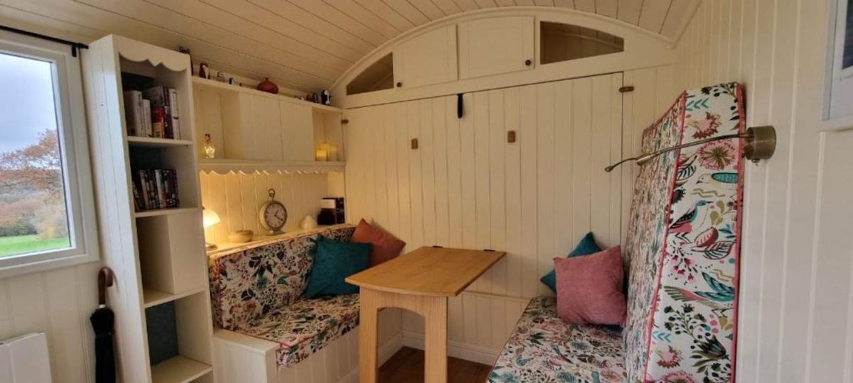 The Lookout Shepherd's Hut - Housity