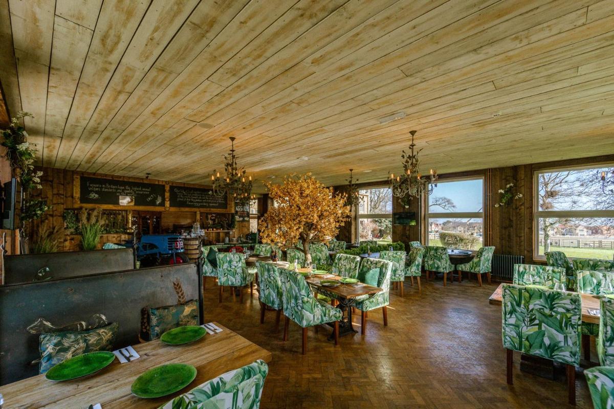 Sneaton Castle - Housity