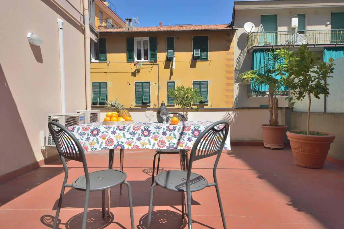 Casa Camelia, terrace, walk to the beach. WiFi/AC - Housity