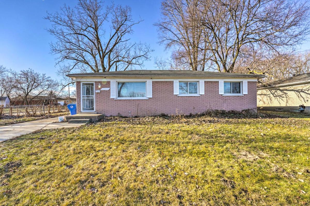Inkster Home Near Airport and Henry Ford Museum - Housity