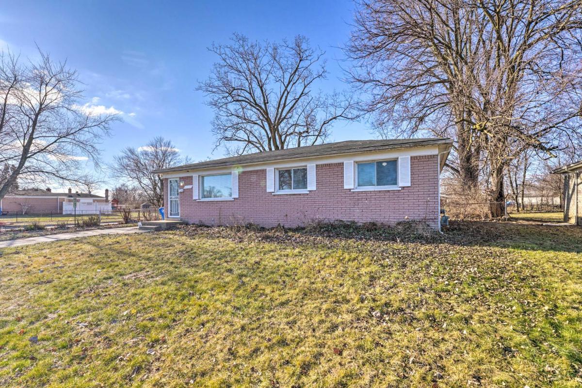 Inkster Home Near Airport and Henry Ford Museum - Housity