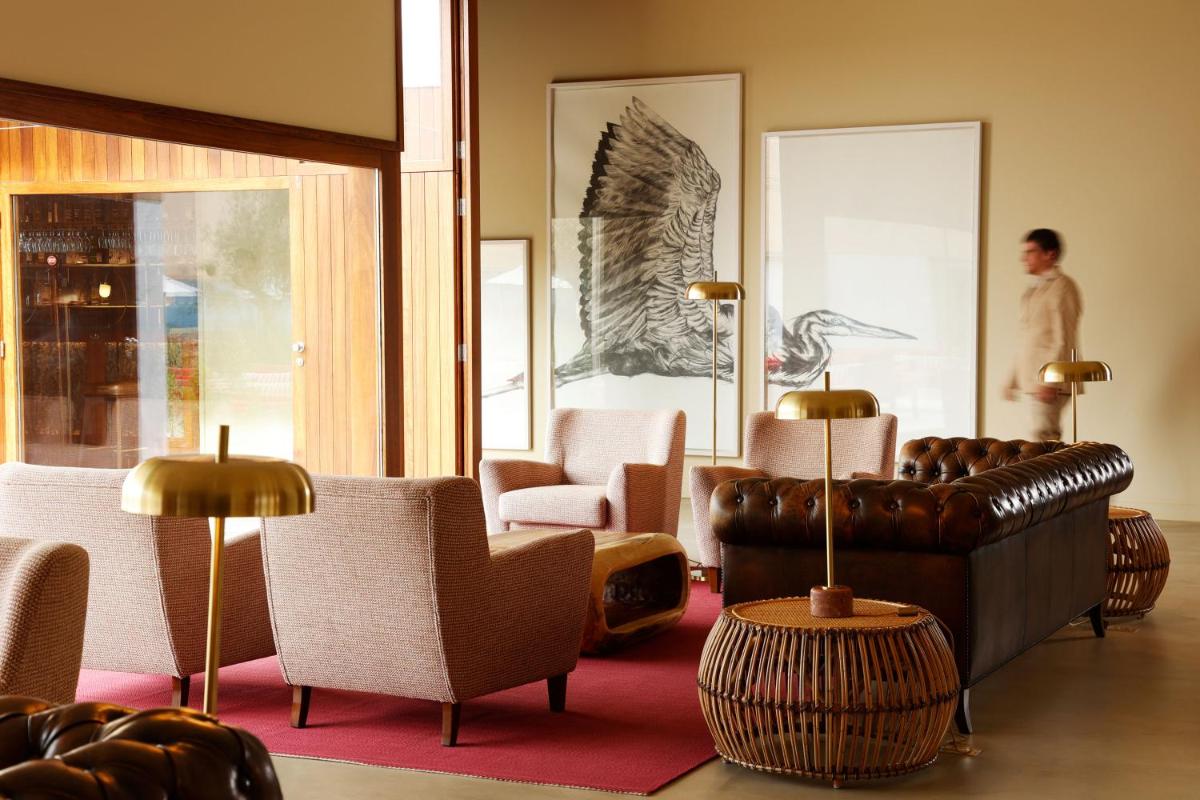 Uma área de estar em Praia do Canal Nature Retreat - Small Luxury Hotels of the World