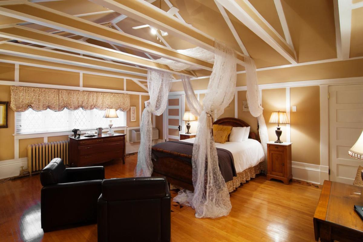 Leaside Manor - Housity