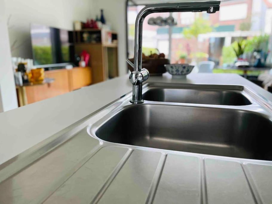 OEVER51: Slapen aan het water - Housity