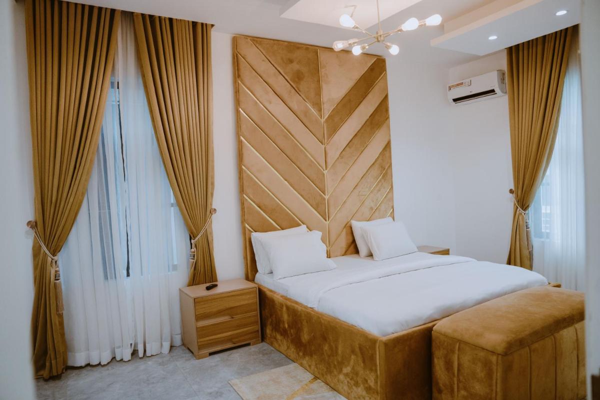 Suitetrails - Luxury 4 Bedroom Apartment in Victoria Island