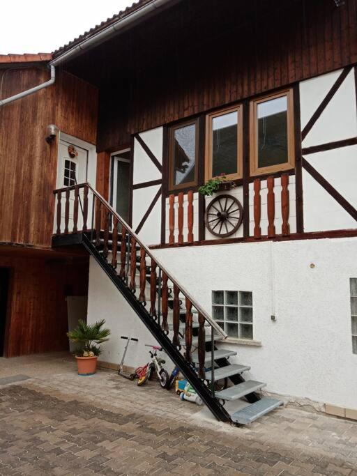 Gemütliche Ferienwohnung mit Terrasse - Housity