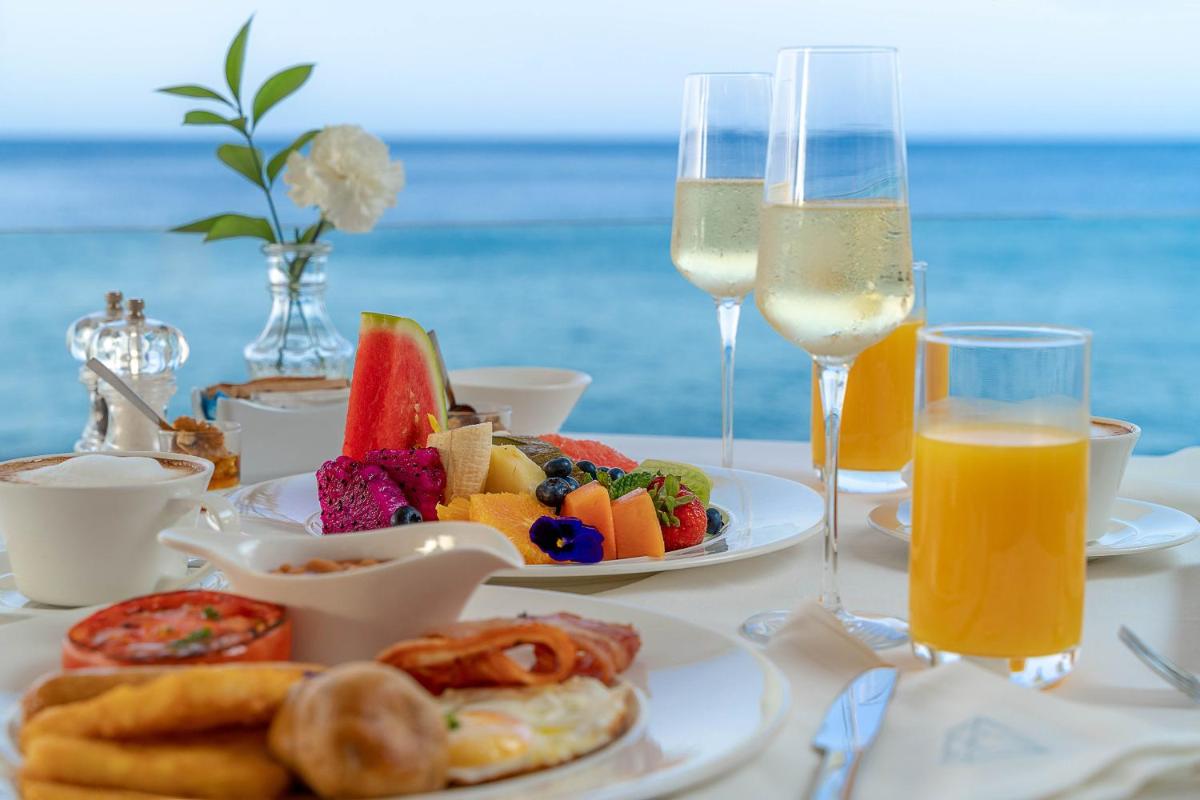 Comida en o cerca de este hotel