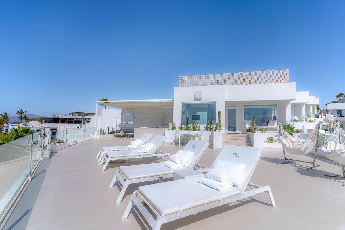 Imagen de la galería de Lani's Suites de Luxe - Adults Only, en Puerto del Carmen