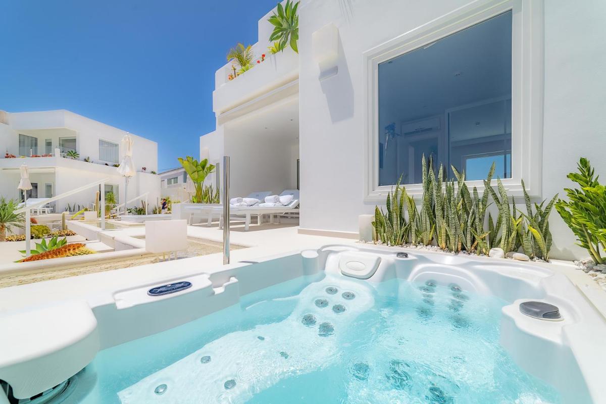 Piscina en o cerca de Lani's Suites de Luxe - Adults Only