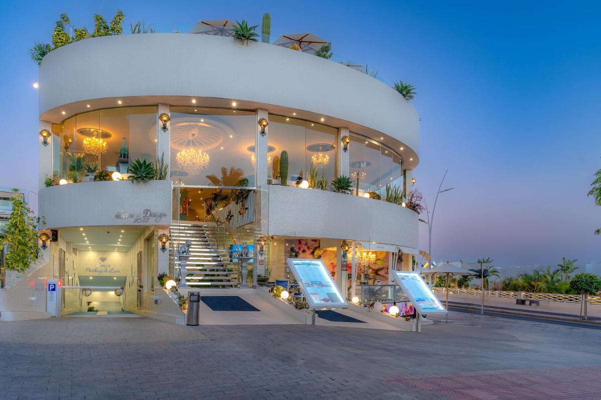 Piscina en o cerca de Lani's Suites de Luxe - Adults Only