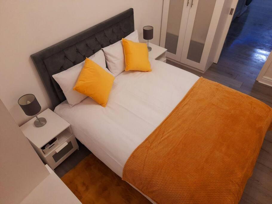 Modern flat near city centre. - Housity