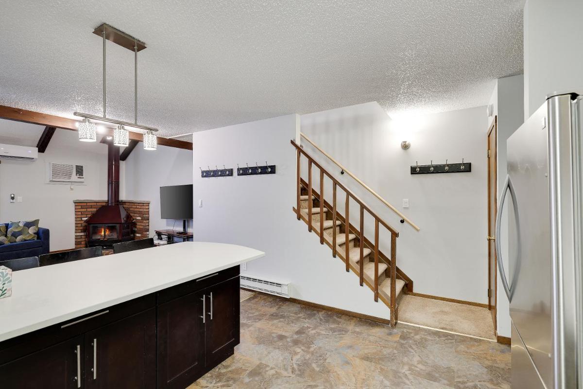 Stay On The Mountain, Under The Stars! - Housity