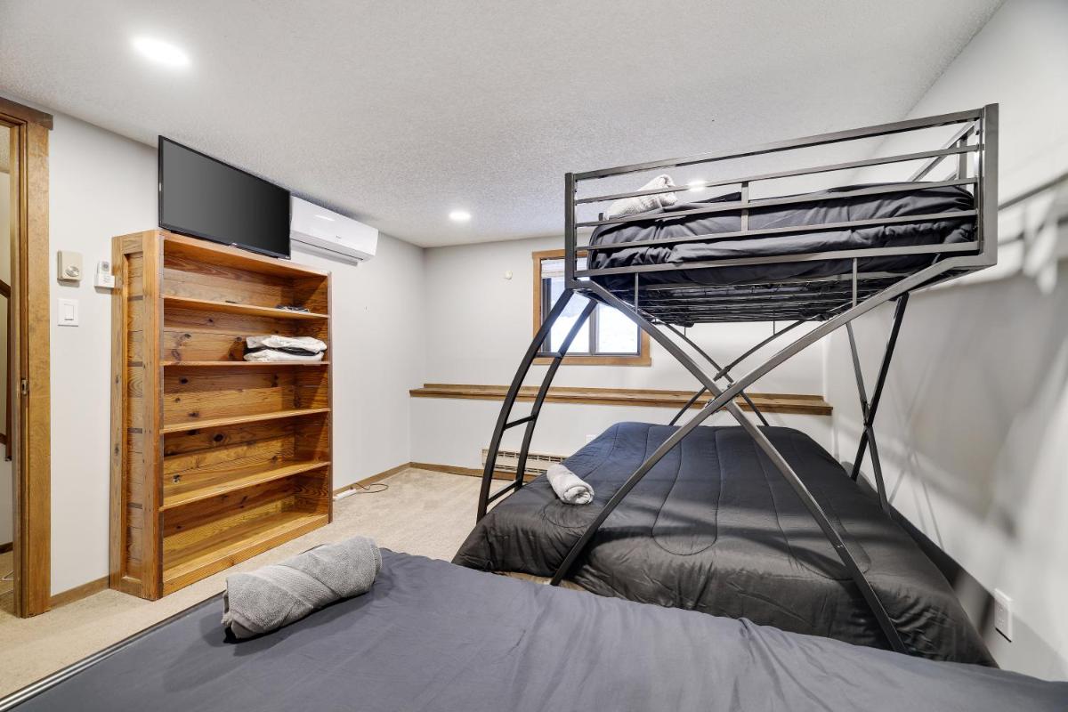 Stay On The Mountain, Under The Stars! - Housity