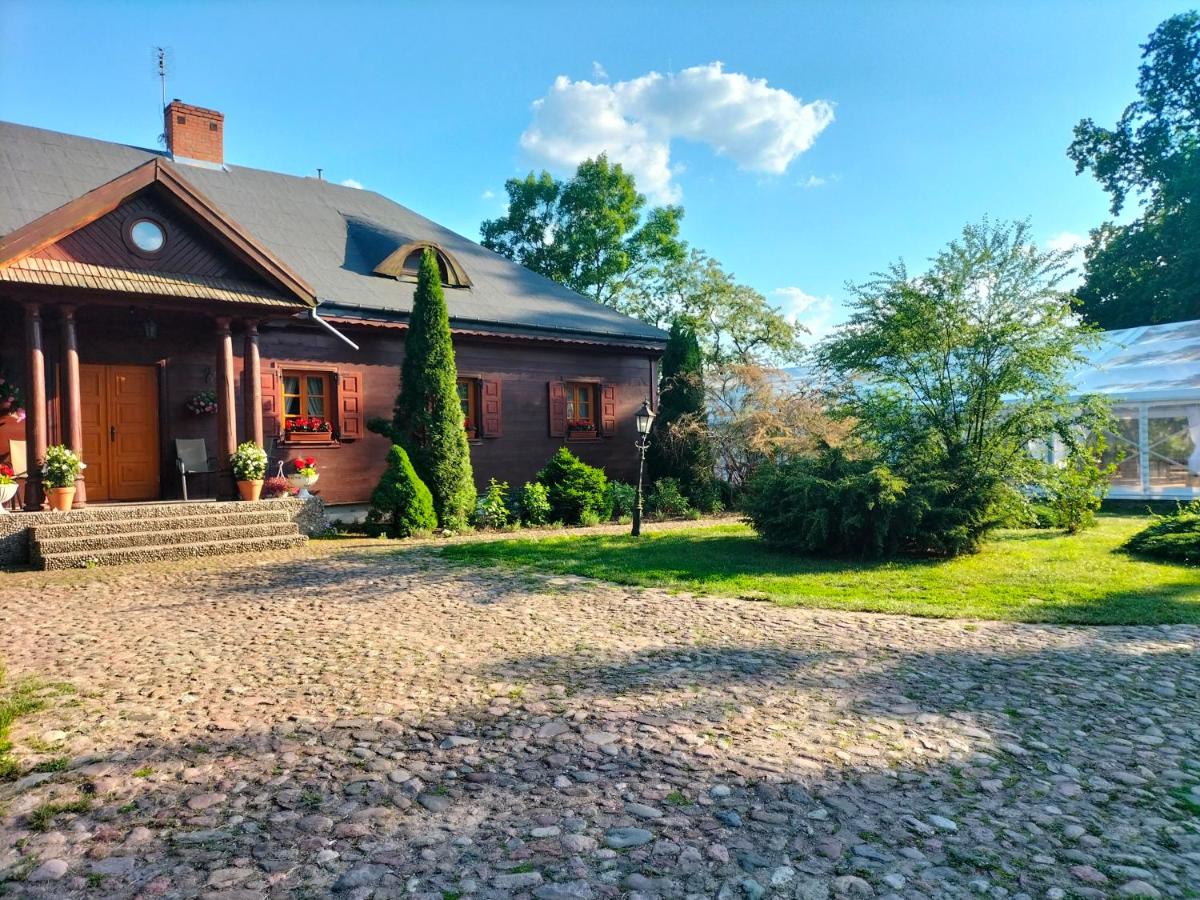 Dwór Woskrzenice - Housity
