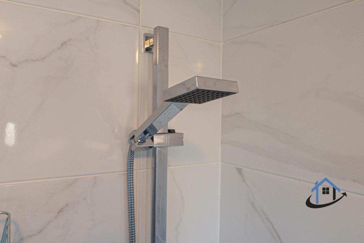 Franklin House 2 bed, king bed, parkingx2, workspace, wi-fi, corporates - Housity