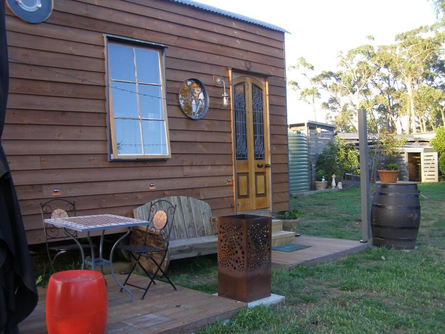 Cedar Wood Tiny House @ Wodalla Nyora Loch - Housity