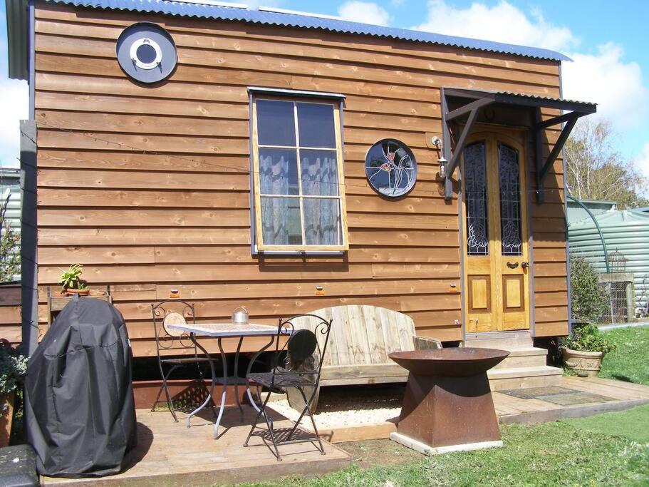 Cedar Wood Tiny House @ Wodalla Nyora Loch - Housity