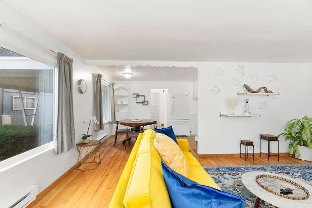 Stylish and Well Appointed in Downtown Monroe. - Housity