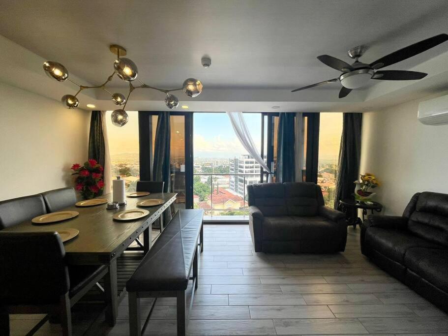 Suitetrails - Elegant new condominium with city sky-line.