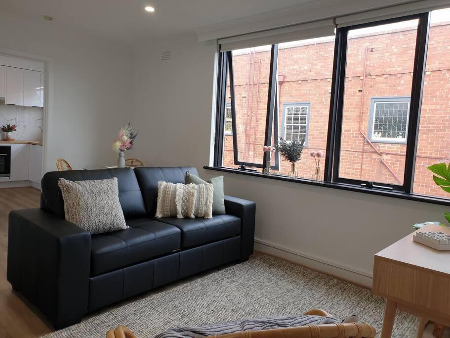 Suitetrails - Stylish St. Kilda Apartment