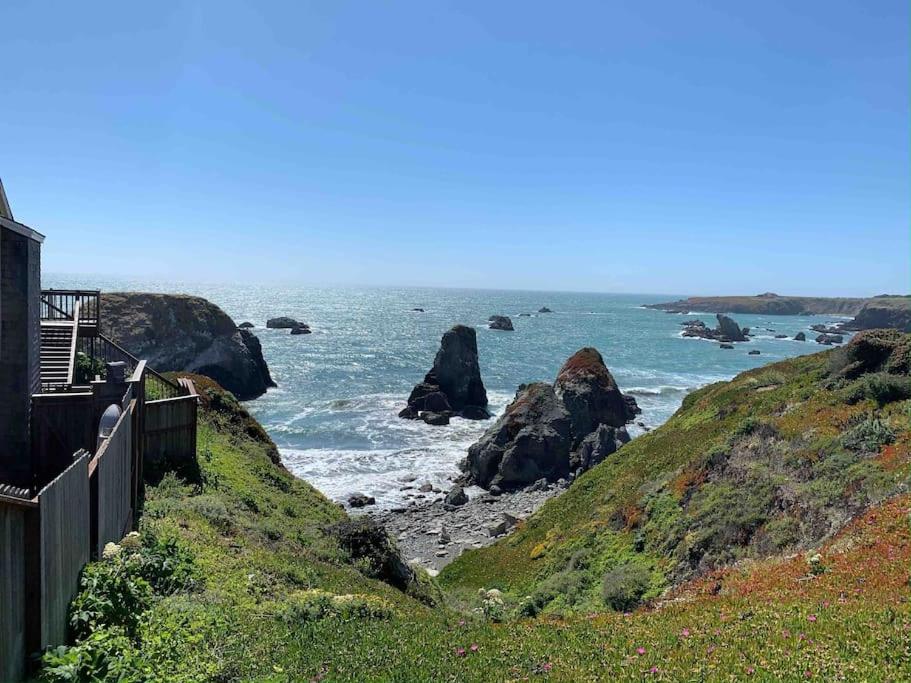 Stunning Oceanfront Escape - Housity