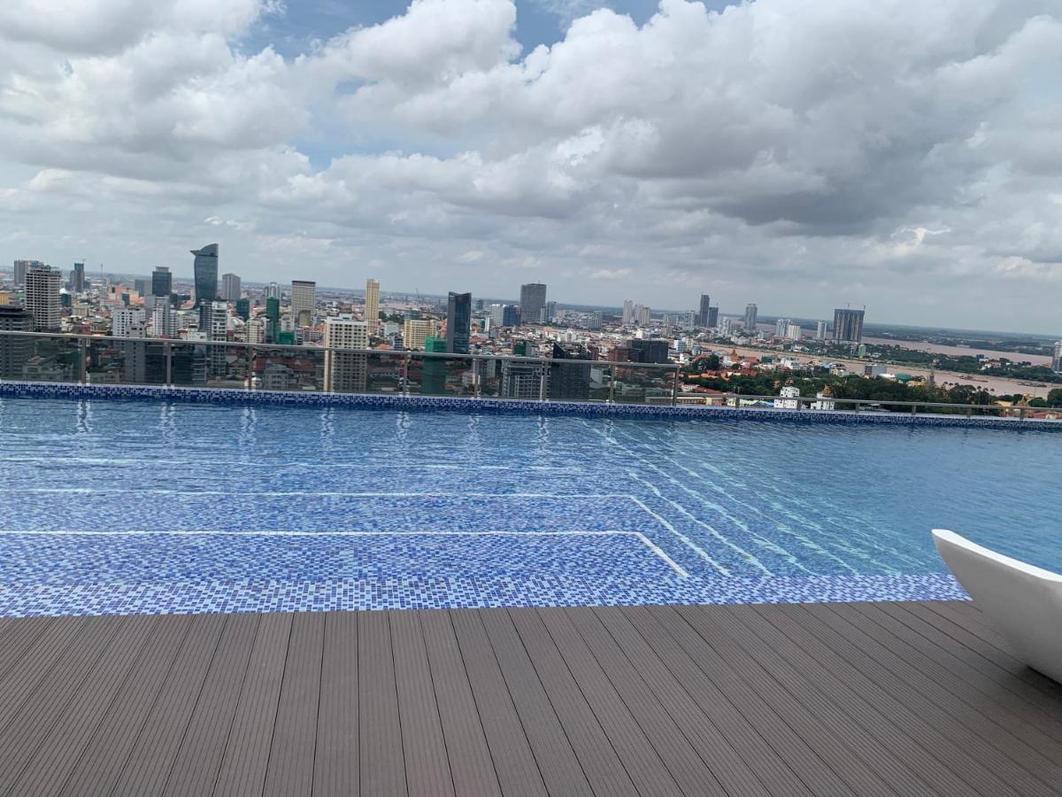 12 Perfect Apartment Heart of city, amazing Swimming Pool & Gyms! - Housity