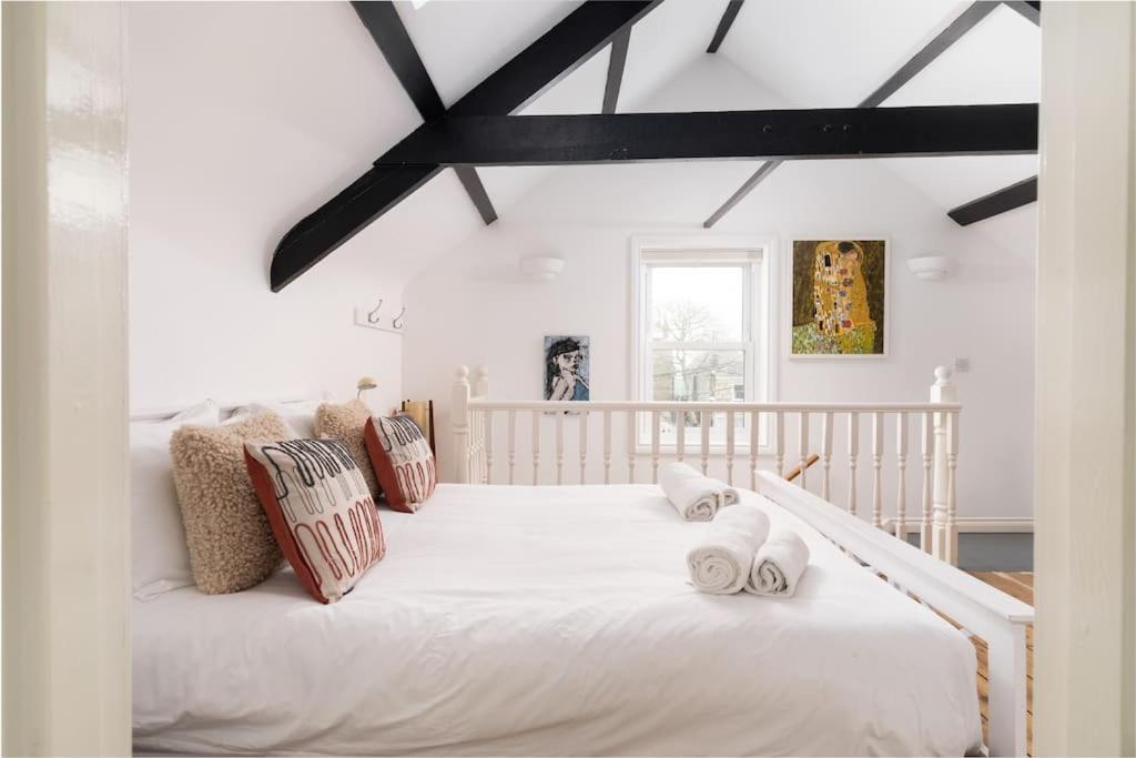 Stylish Cornish Village 3 bedroom house old Newlyn - Housity