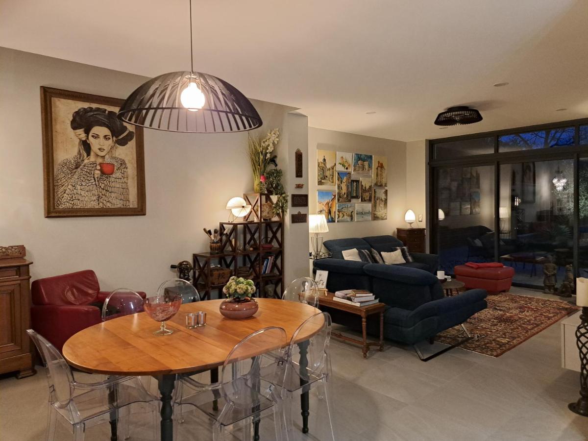 Chambre dans la maison de Mana - - 20 minutes du circuit des 24h00piscine- jacuzzi - garage pour moto - Housity