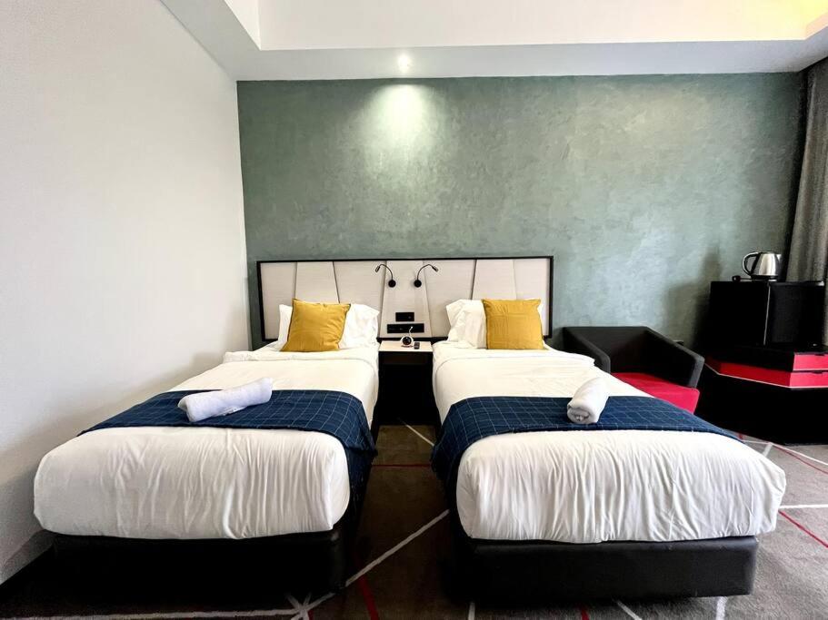 #23 KL towel view twin bed suites @ infinity pool - Housity