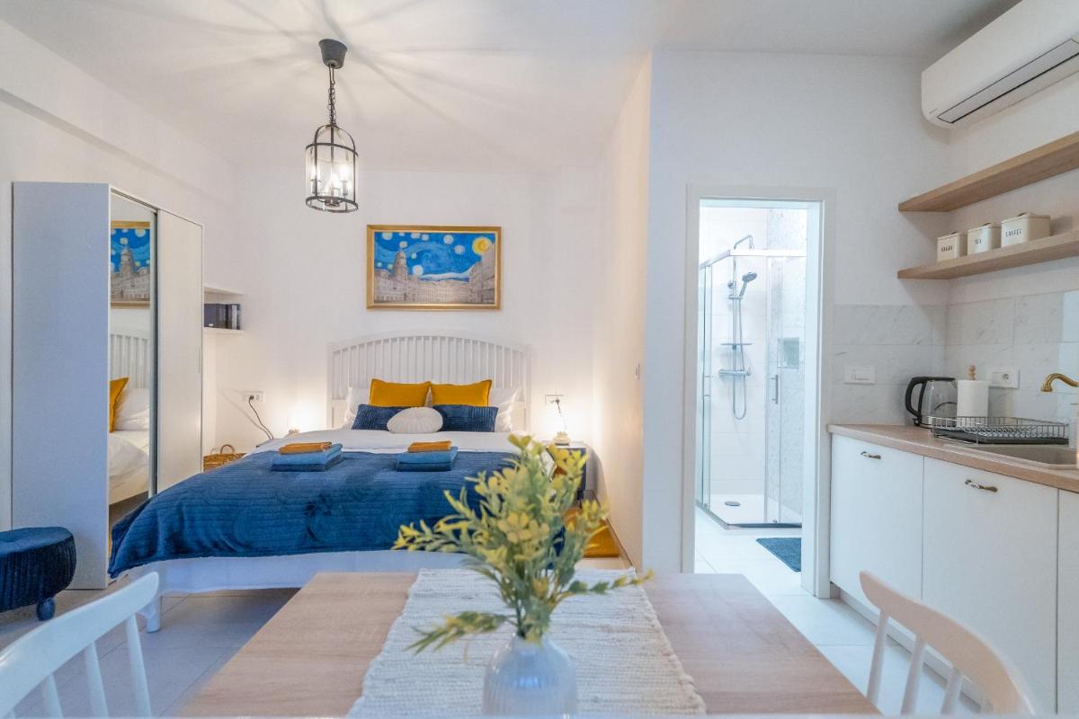 STARRY NIGHT Studio Apartment - Housity
