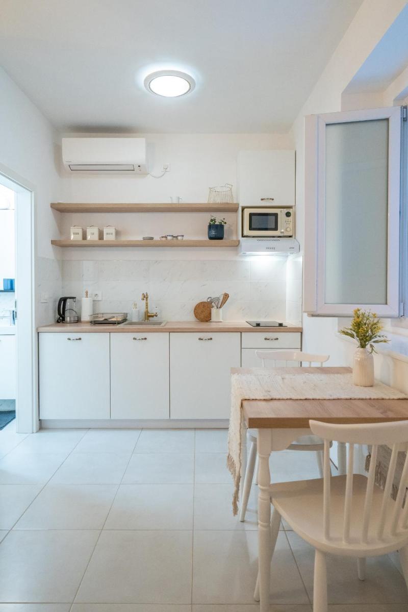 STARRY NIGHT Studio Apartment - Housity