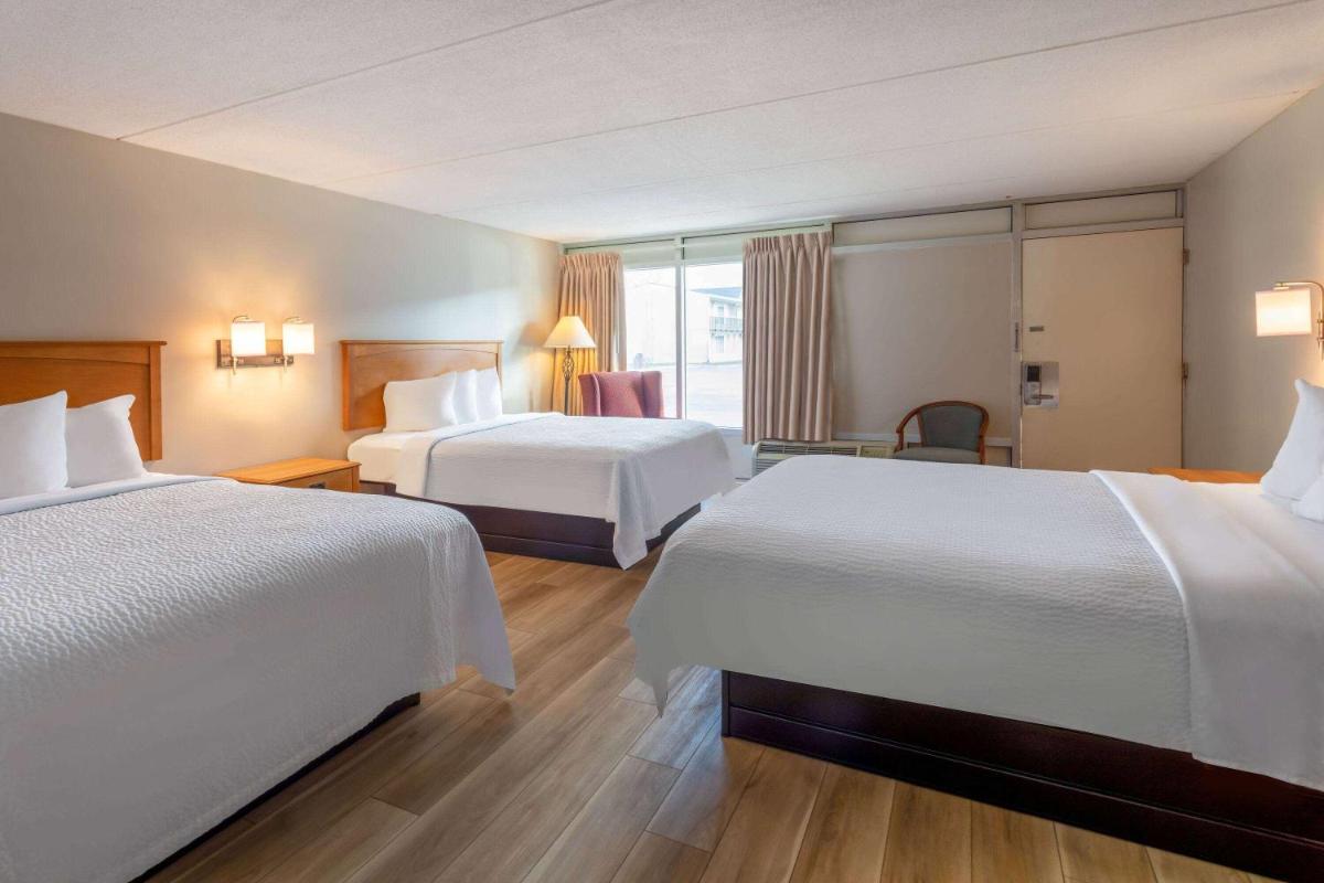 Days Inn by Wyndham Birch Run - Housity