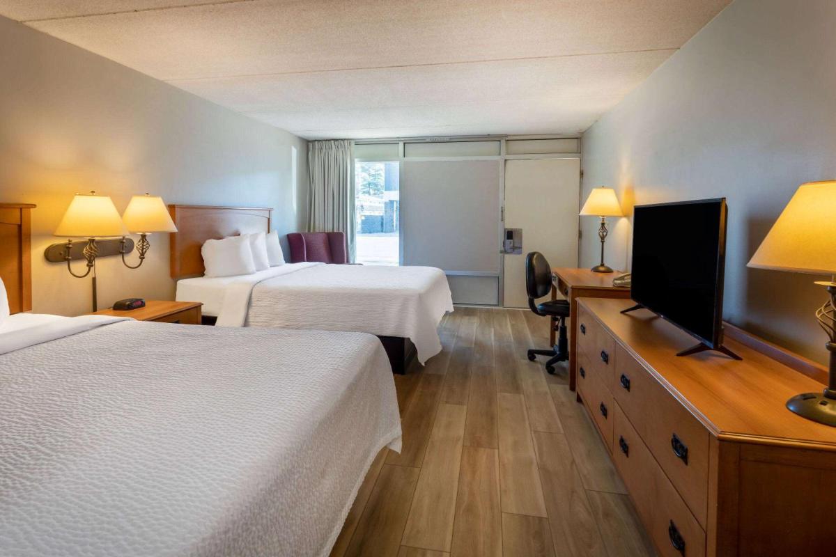 Days Inn by Wyndham Birch Run - Housity