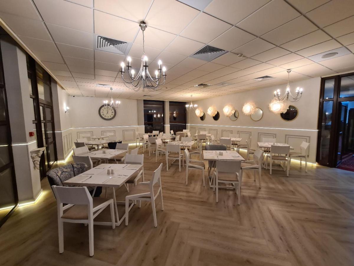 Grand Royal Hotel - Housity