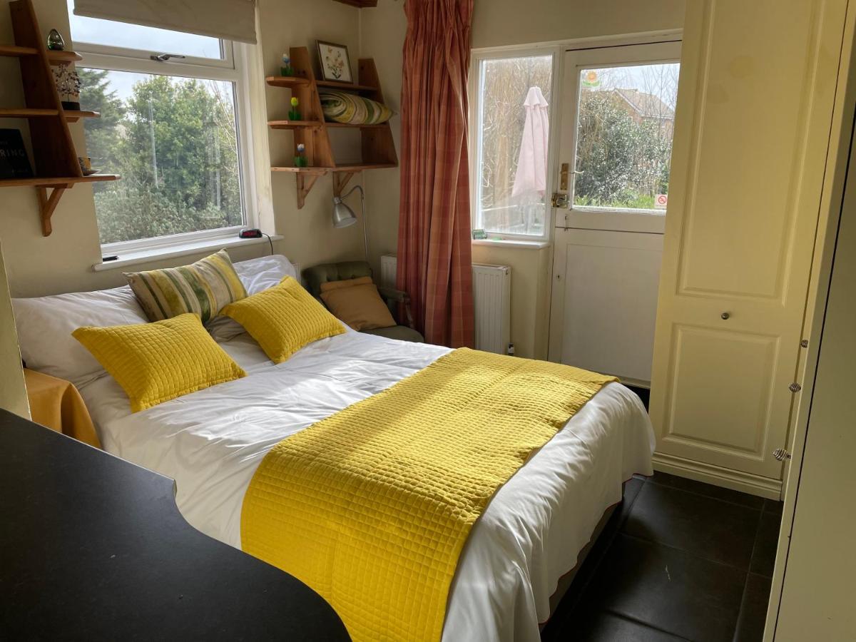 Entire Studio with Ensuite balcony and parking - Housity