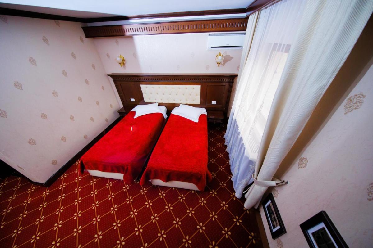 Cazare& restaurant Plopii fara sot iasi - Housity