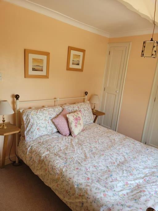 Two Bedroom Cottage (rural setting with good Access links) - Housity