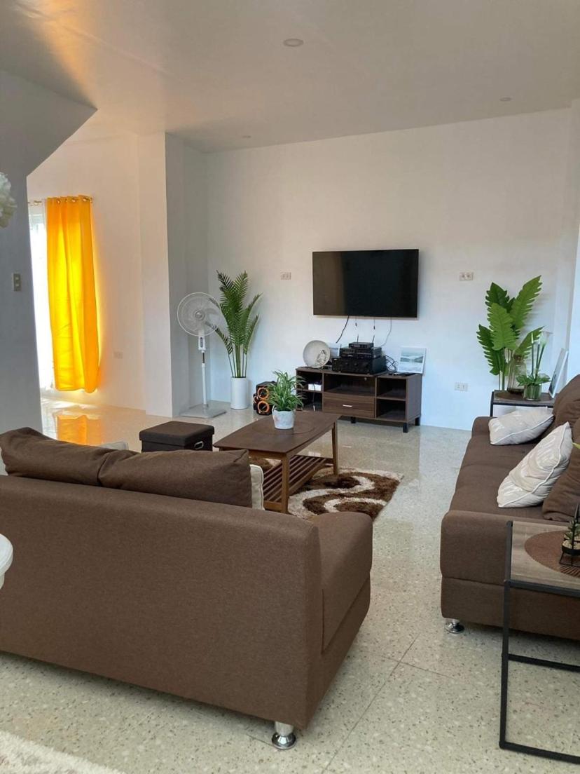 AEROVILLE HOLIDAY HOUSE - Housity