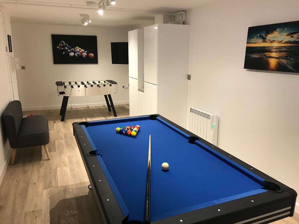 Waves Falmouth-hot tub games room very close to Swanpool beach and Falmouth GC - Housity