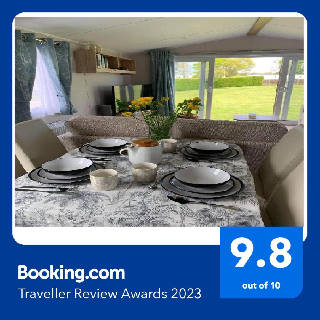 Skegness,North shore holiday park , new 8 berth caravan for rent - Housity