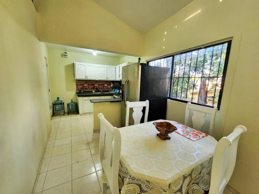 agradable espanciosa casa de 3 habitaciones 3 bano - Housity