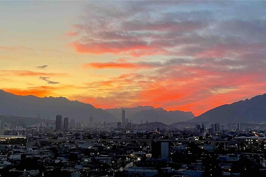 Exclusivo departamento a un lado de la Arena Mty, Fundidora y Cintermex - Housity