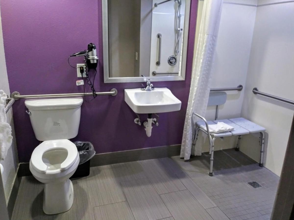 Quality Suites Fort Myers I-75 - Housity