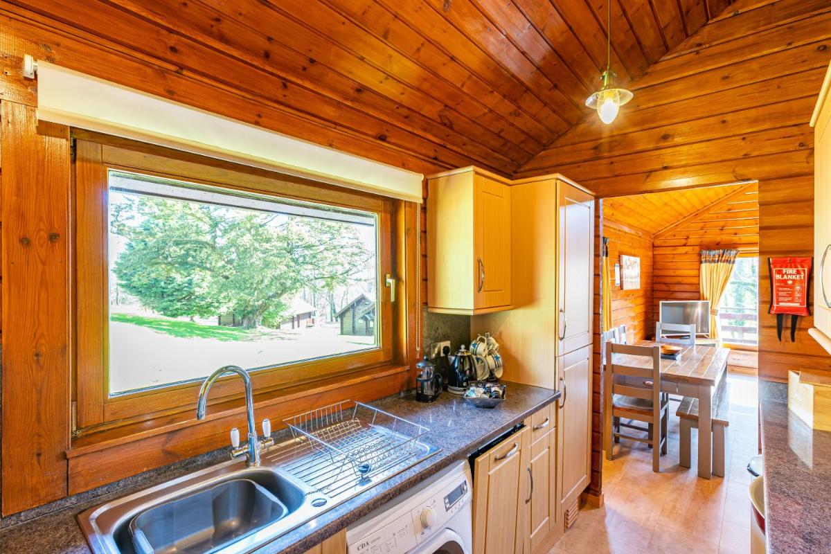 Lady Galloway 27 with Hot Tub - Housity