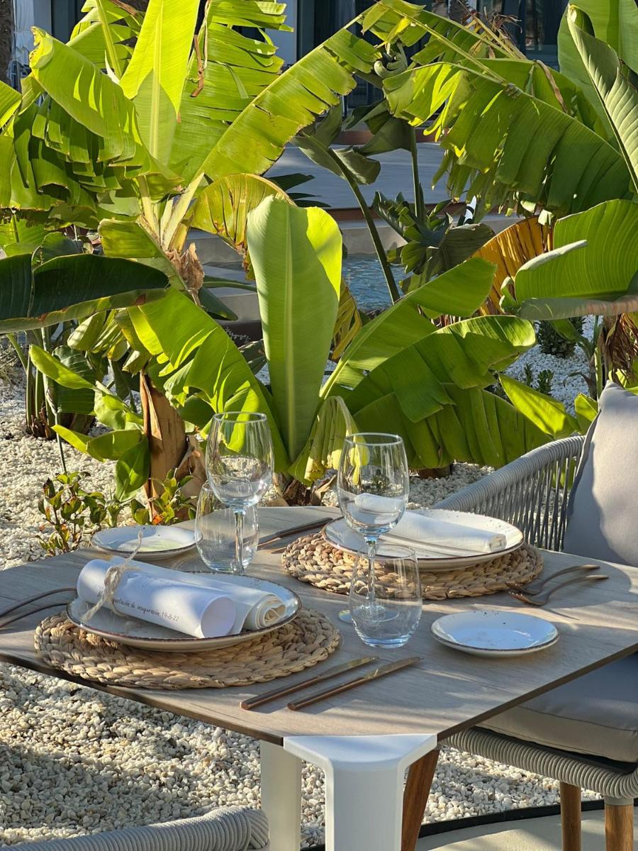 Jardín al aire libre en Cabogata Beach Hotel