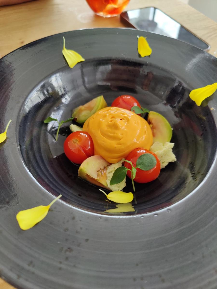 Comida en o cerca de este hotel
