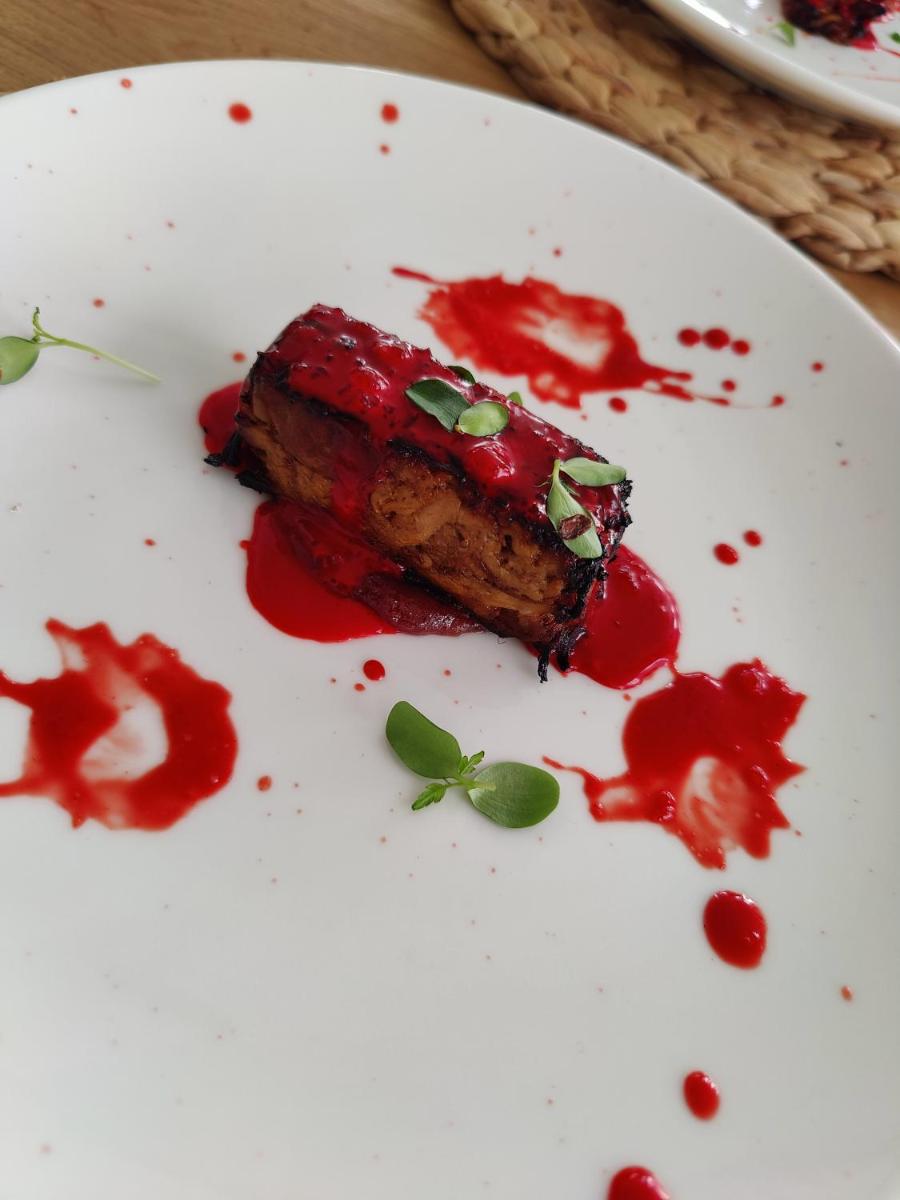 Comida en o cerca de este hotel