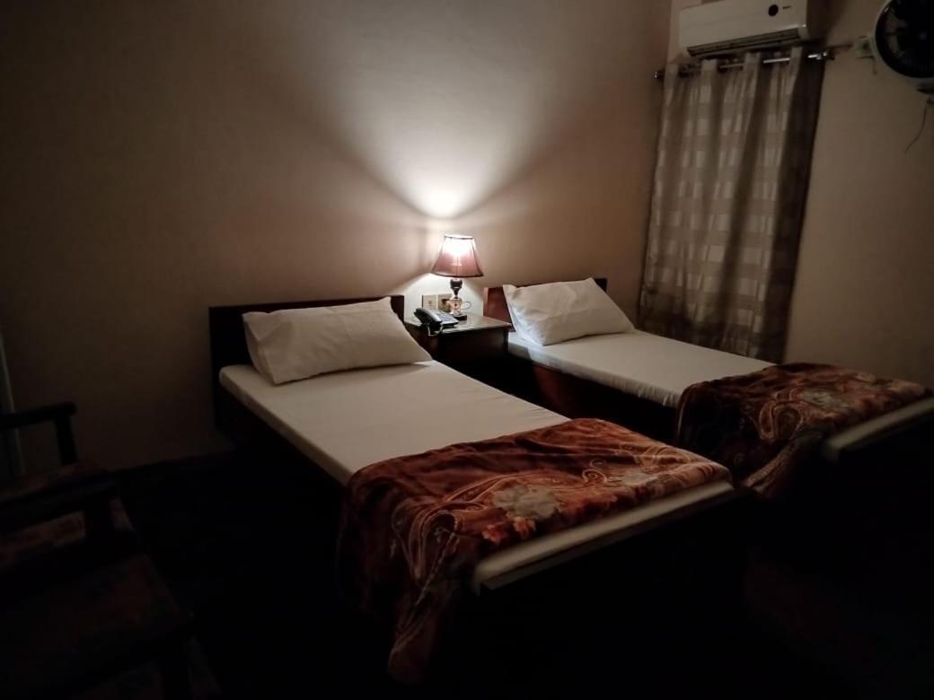 Canal view hotel - Hizvo